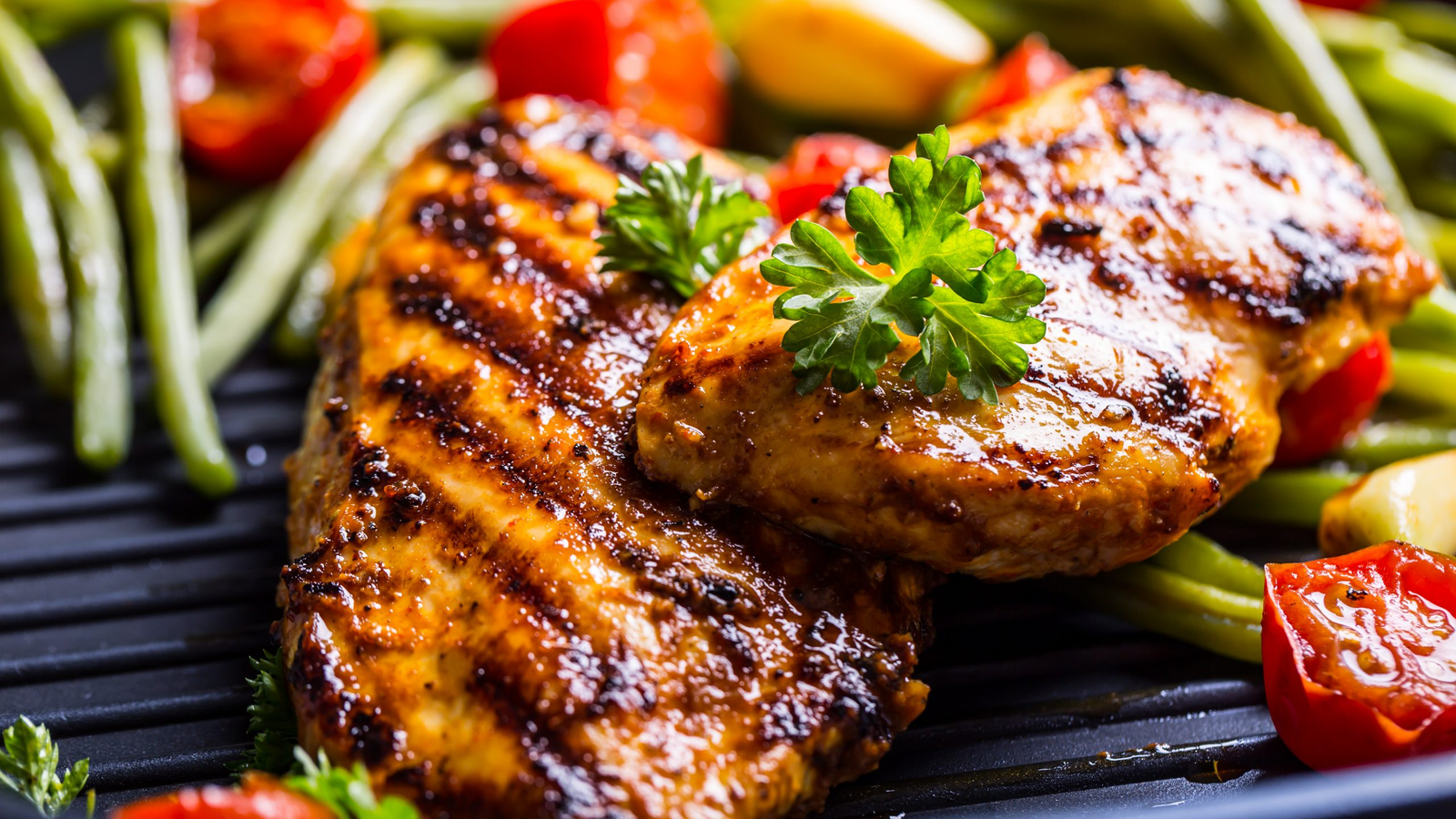 গ্রিল করা চিকেন ব্রেস্ট – মাসল বাড়ানোর সেরা উৎস